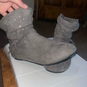 Piper Gray Suede Ankle Boots w/ diamond accents. Sz 3 EUC